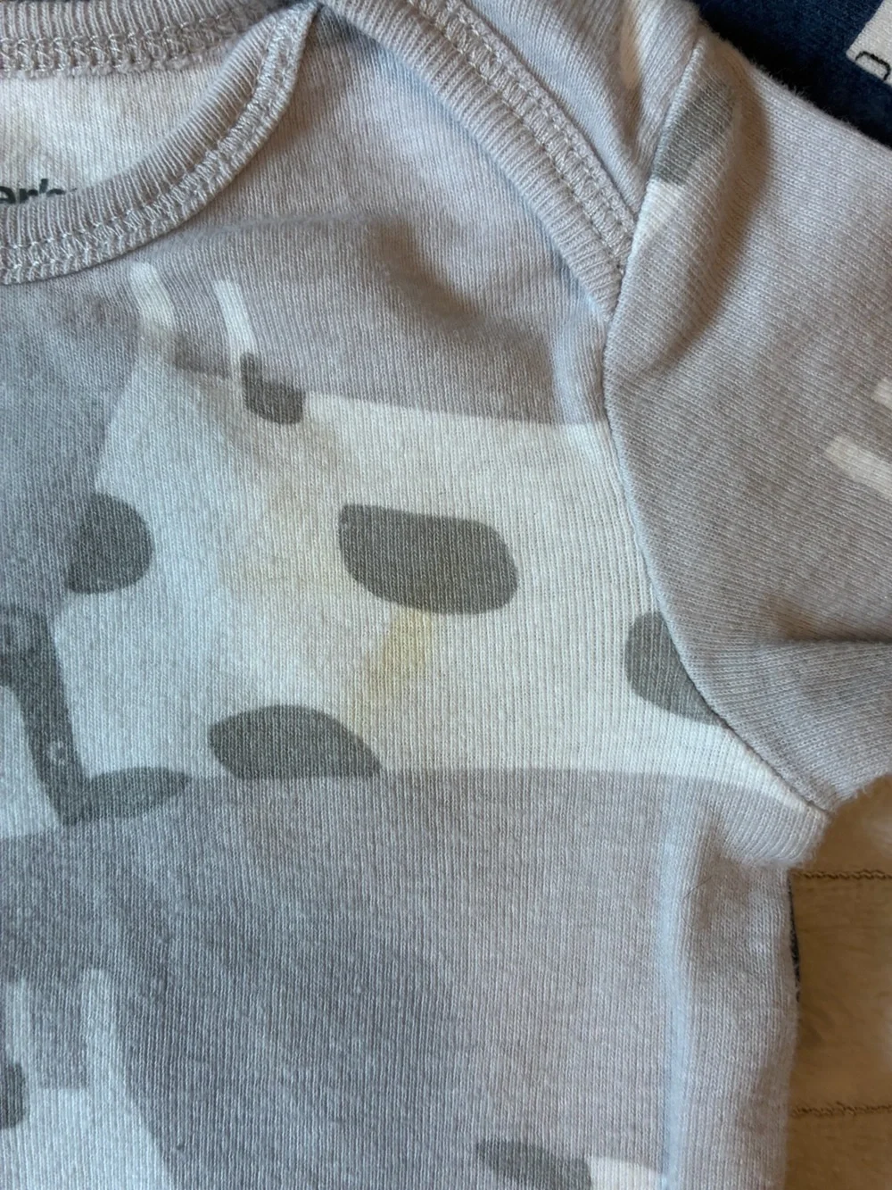 Carter’s 6M Long Sleeve Onesie Bundle — Set of 7 🤍